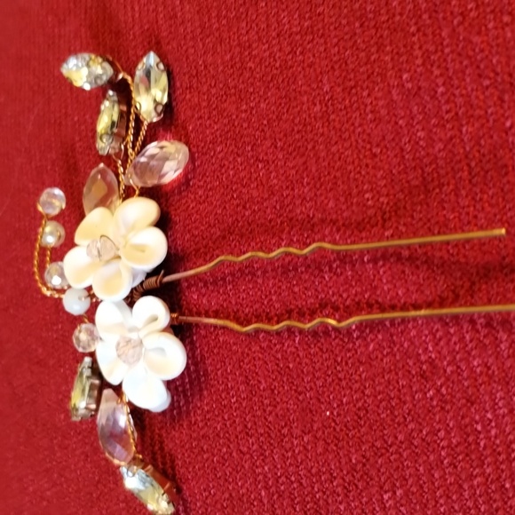 Elegant Floral Hair Pins - Picture 4 of 9
